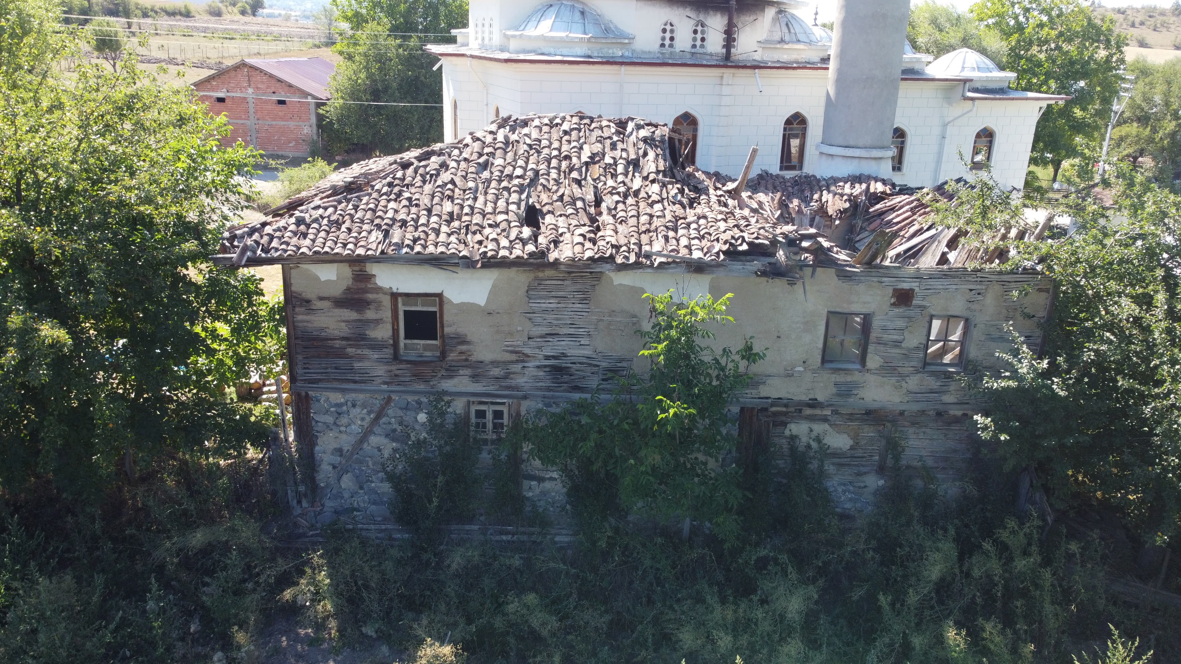 Alpı Köyü Divan Camii